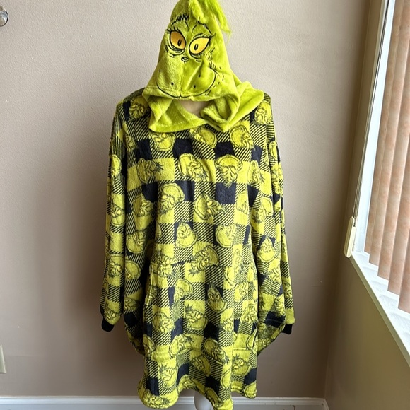 Grinch Womens Hoodie Nightshirt Long Sleeve New One Size Fits All Plush - Picture 2 of 3